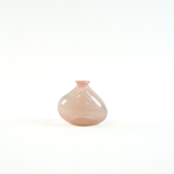 Skleněná vázička růžová nepravidelná 10 cm