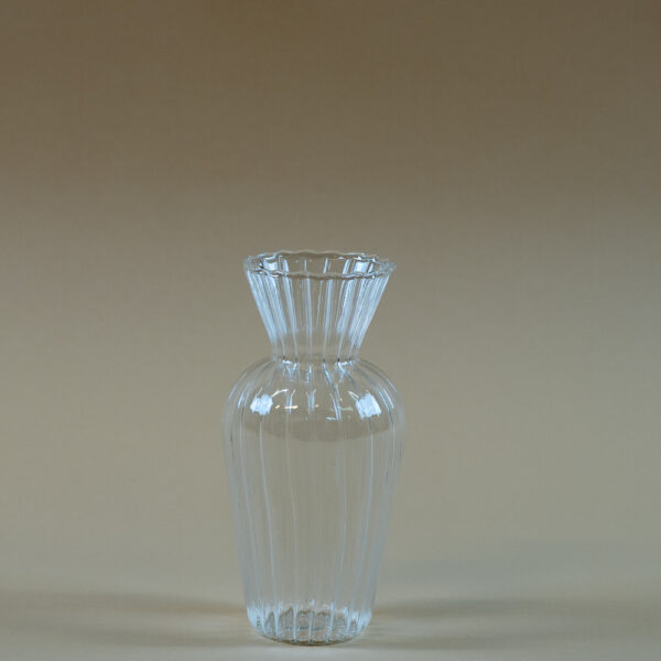 Skleněná vázička elegantní 15 cm