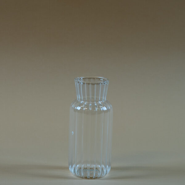 Skleněná vázička elegantní 13,8 cm
