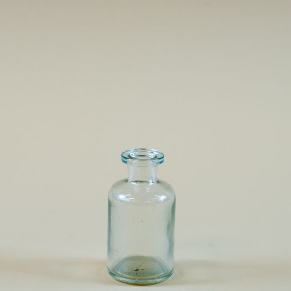 Skleněná vázička s hrdlem, v 7,7 cm